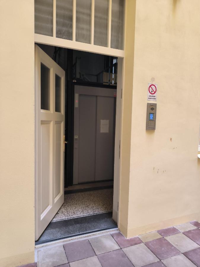 Appartamento Exclusive Apartman Prague Jecna Esterno foto